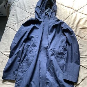 Lululemon rain jacket size 4